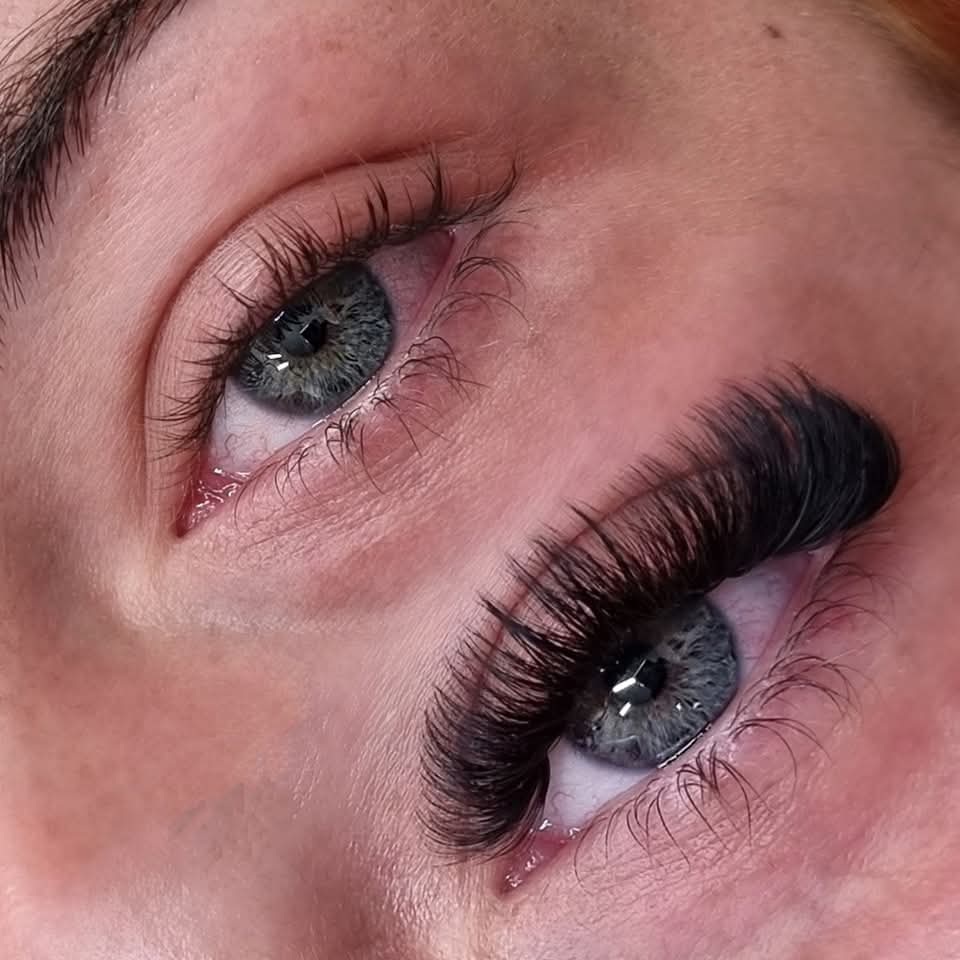 Mega Volume Lash Extensions